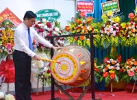 Chủ tịch tỉnh Nghệ An Thái Thanh Quý đánh trống khai giảng năm học 2019-2020